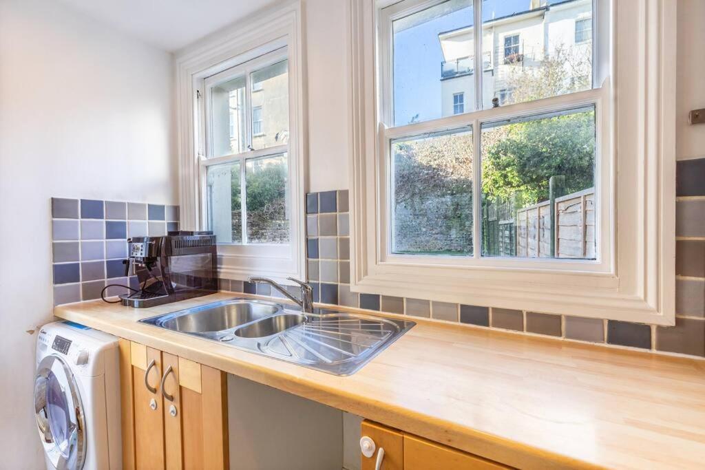 ブライトンVictorian Flat Close To Station With Large Gardenアパートメント エクステリア 写真