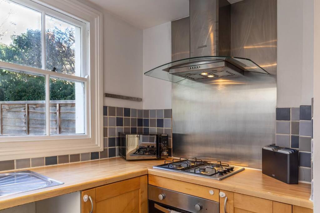 ブライトンVictorian Flat Close To Station With Large Gardenアパートメント エクステリア 写真